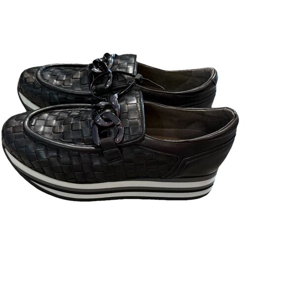 ✨SOFTWAVES Alanis Black perforated Leather Platform Loafers Chain New 38.5 - Picture 1 of 11